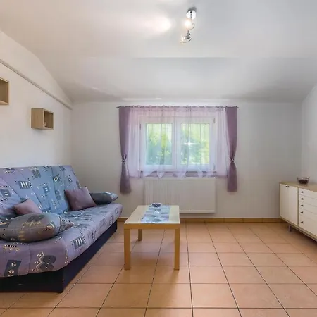 1 Bedroom Cozy In Apartman Jadranovo